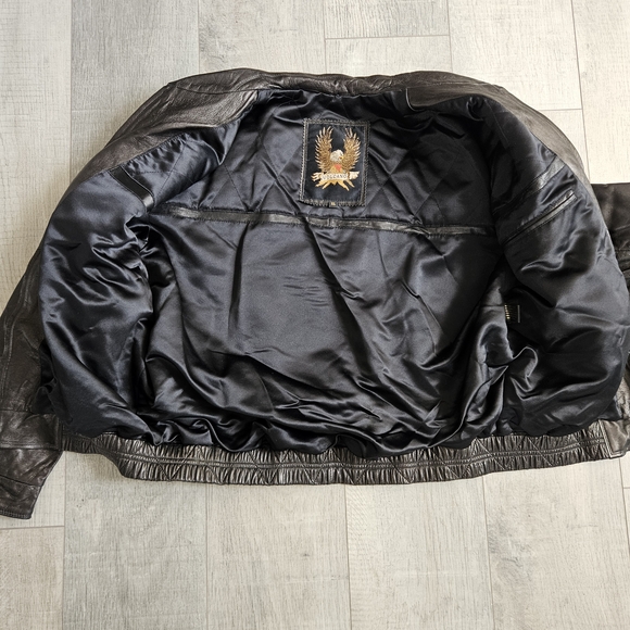 Stylish Black Leather Bomber Jacket with Yellow Details - Picture 4 of 10